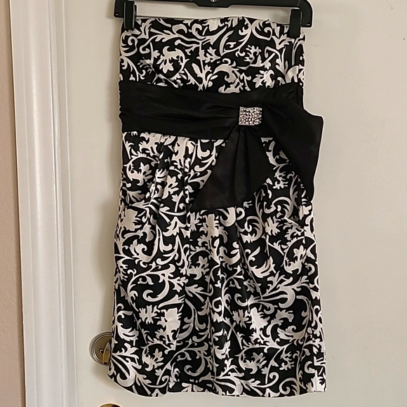CHARLOTTE RUSSO BLACK AND WHITE SEMI/ FORMAL DRESS - Picture 1 of 7
